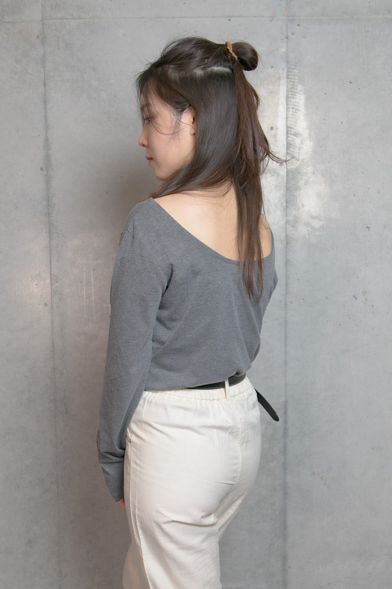 バックオープン長袖Tシャツ