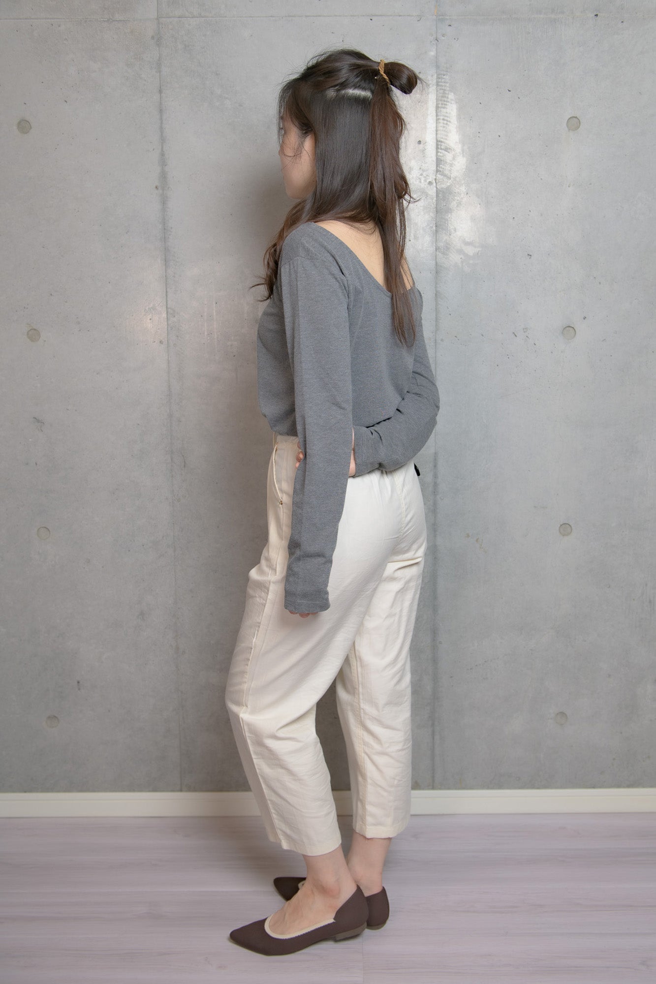 バックオープン長袖Tシャツ