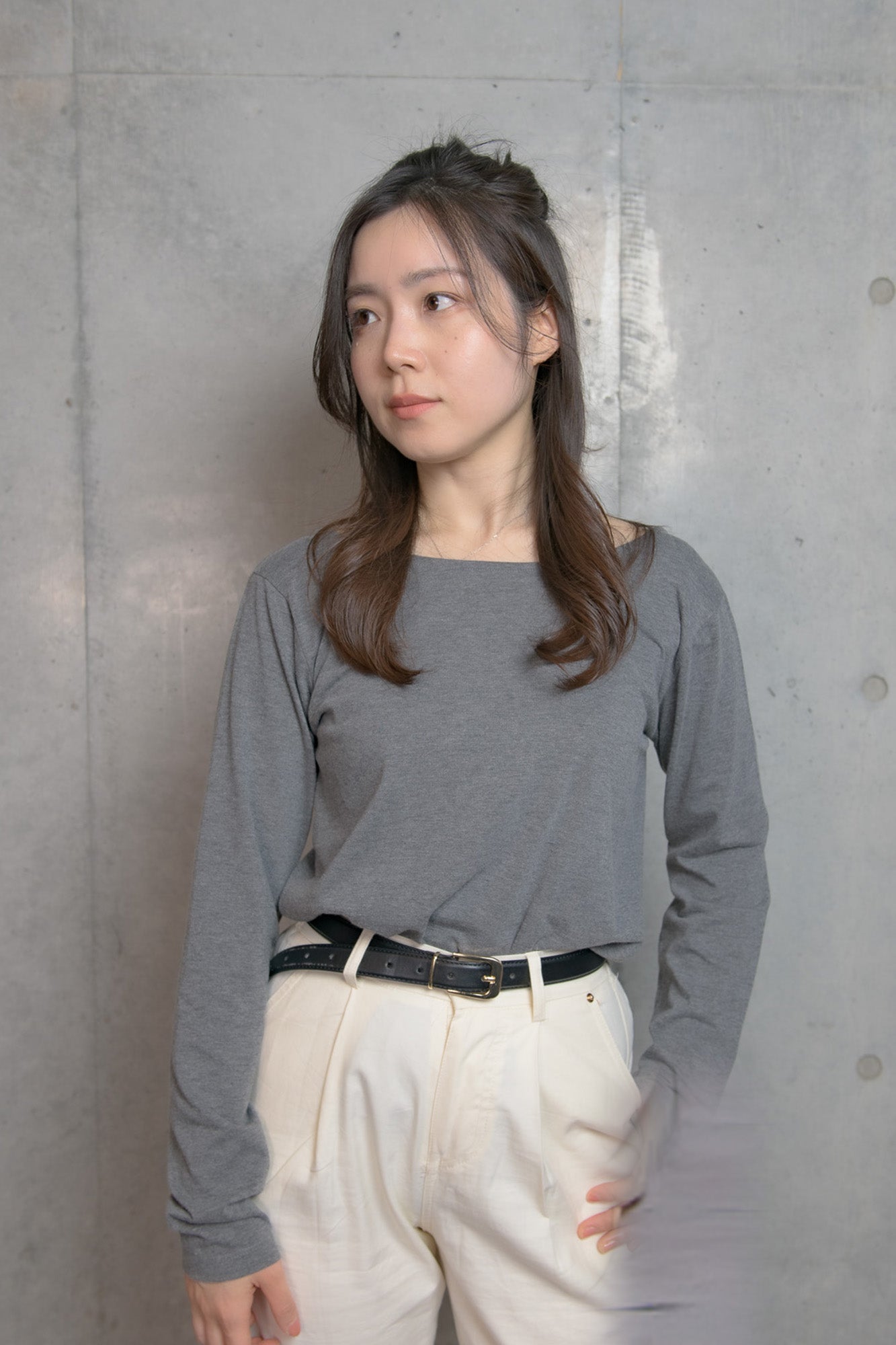 バックオープン長袖Tシャツ