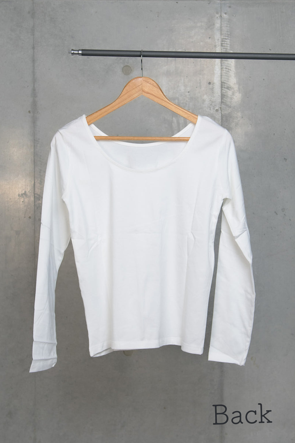 バックオープン長袖Tシャツ