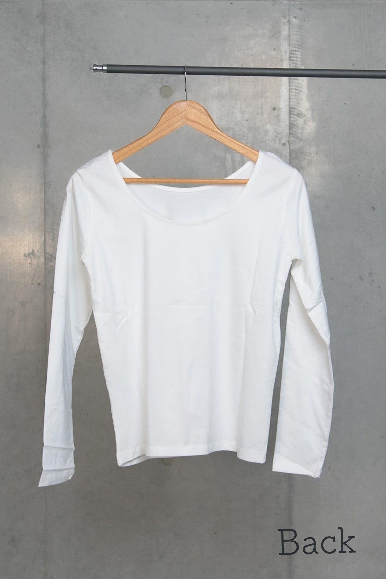 バックオープン長袖Tシャツ